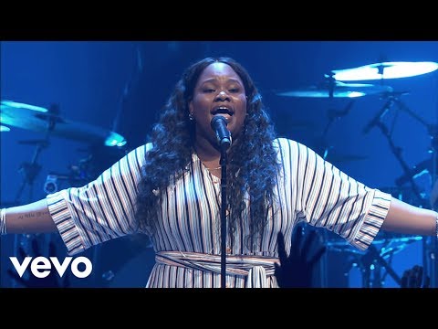 Tasha Cobbs Leonard - Break Every Chain